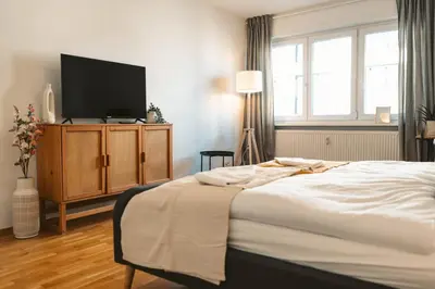 Ein Bett oder Betten in einem Zimmer der Unterkunft K15 Cozy, Unique & Spacious 3-Room Apartment with Balcony or Single Room by LIPA
