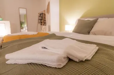 Ein Bett oder Betten in einem Zimmer der Unterkunft K15 Cozy, Unique & Spacious 3-Room Apartment with Balcony or Single Room by LIPA