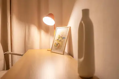 Ein Bett oder Betten in einem Zimmer der Unterkunft K15 Cozy, Unique & Spacious 3-Room Apartment with Balcony or Single Room by LIPA