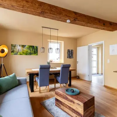 2 BR Apartment mit Parkplatz