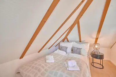 Ein Bett oder Betten in einem Zimmer der Unterkunft BackHome - MAISIONETTE - Parkplatz - Fantastische Schlosslage - SmartTV - Waschmaschine - Netflix - 70qm - 24h Checkin- Apartment 5