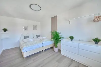 Ein Bett oder Betten in einem Zimmer der Unterkunft BackHome - MAISIONETTE - Parkplatz - Fantastische Schlosslage - SmartTV - Waschmaschine - Netflix - 70qm - 24h Checkin- Apartment 5