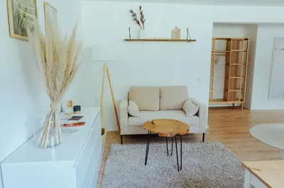 Ein Sitzbereich in der Unterkunft Le Souterrain Ferienwohnung Gimmeldingen