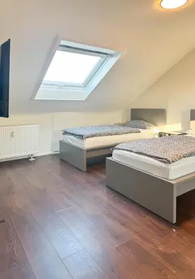 Ein Bett oder Betten in einem Zimmer der Unterkunft Moderne DG Wohnung in Linkenheim
