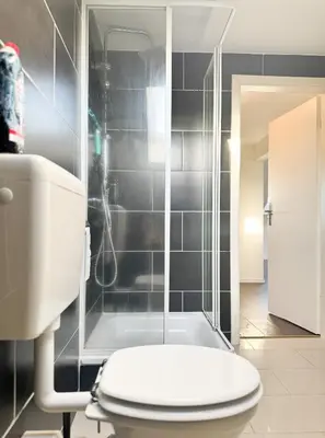 Ein Badezimmer in der Unterkunft Moderne DG Wohnung in Linkenheim