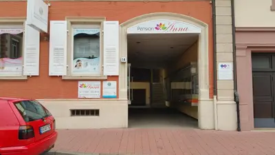 Eine Fassade oder ein Eingang zu Pension Anna