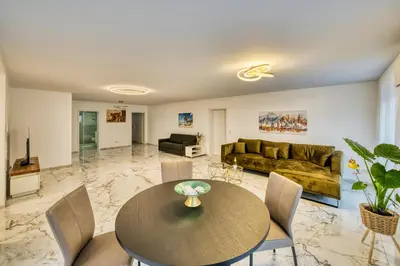 Ein Sitzbereich in der Unterkunft Modernes großes Apartment zentrumsnah Business und Urlaub