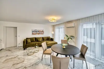 Ein Sitzbereich in der Unterkunft Modernes großes Apartment zentrumsnah Business und Urlaub