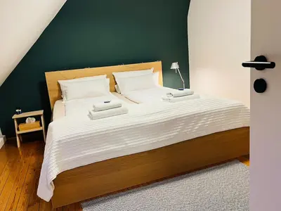 Ein Bett oder Betten in einem Zimmer der Unterkunft Charmantes Dachstudio