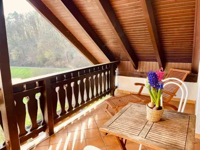 Ein Balkon oder eine Terrasse in der Unterkunft Odw homes - naturnahe Wohnung im Landhaus