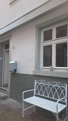 Das Gebäude in dem sich das Ferienhaus befindet