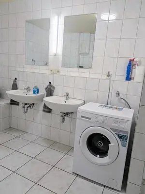 Ein Badezimmer in der Unterkunft Helle und geräumige Ferien- und Monteurwohnung nur für Sie allein AUjvari Vermietungen