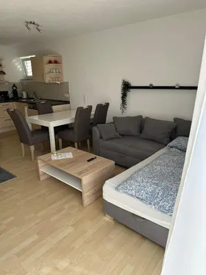 Ein Sitzbereich in der Unterkunft Sonnenlage - Ferienwohnung nahe Pforzheim-Karlsruhe - 7 Minuten zur A8