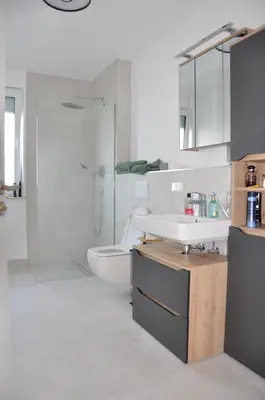 Ein Badezimmer in der Unterkunft Modern Apartment in B'heim EG Nr 2