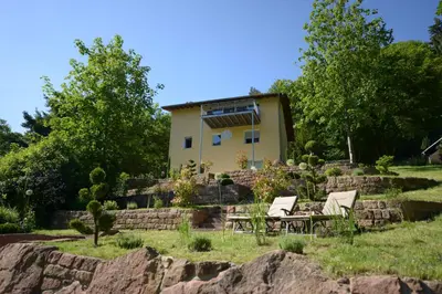 Ein Garten an der Unterkunft Ferienhaus am Bellachini