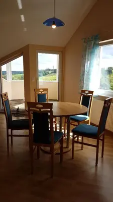 Ein Sitzbereich in der Unterkunft Römerland im Schwäbischen Wald mit 2 Schlafzimmern