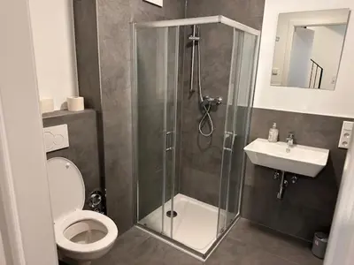Ein Badezimmer in der Unterkunft 150m2 Maisonette 3 Schlafzimmer 2 Bäder und Balkon