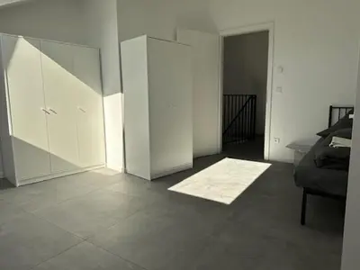 Grundriss der Unterkunft 150m2 Maisonette 3 Schlafzimmer 2 Bäder und Balkon
