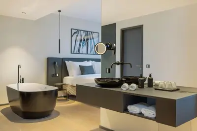 Ein Bett oder Betten in einem Zimmer der Unterkunft DAS AFFALTERBACH, Stuttgart, Autograph Collection