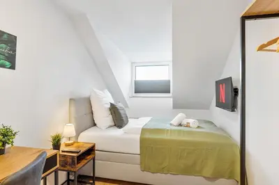Ein Bett oder Betten in einem Zimmer der Unterkunft Zentral - 4 Schlafzimmer - Küche - Waschmaschine