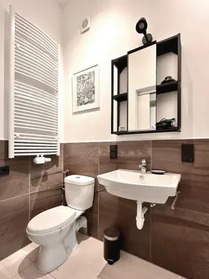 Ein Badezimmer in der Unterkunft COZEE - Comfy 3-room Apartment with Netflix