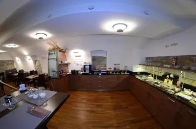 Ein Restaurant oder anderes Speiselokal in der Unterkunft Hotel Enztal Garni