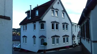 Das Gebäude in dem sich die Ferienwohnung befindet