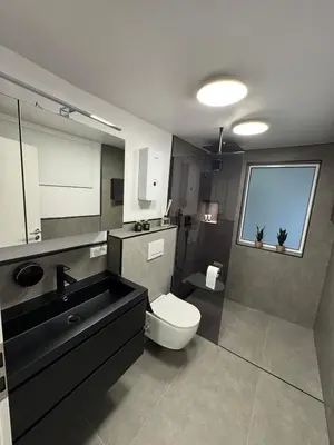 Ein Badezimmer in der Unterkunft Luxus-Apartment im Herzen von Ludwigsburg - - WLAN - Klima - 24h Check-In - Waschmaschine - Terrasse - 200m vom Schloss und vom Ludwigsburger Marktplatz - -