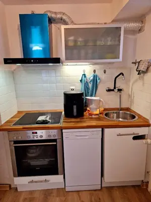 Küche/Küchenzeile in der Unterkunft Apartment with AC, full kitchen, self check in, parking, 8 min to SAP campus, Wi Fi