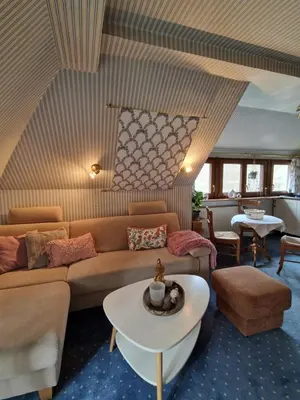 Ein Sitzbereich in der Unterkunft Waldquelle Vital Ferienwohnung