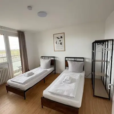 Monteurs Wohnung über den Dächern der Stadt