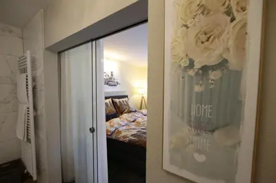 Ein Bett oder Betten in einem Zimmer der Unterkunft DomPanorama DER KLEINE DSCHUNGEL Apartment für 2-4 Pers