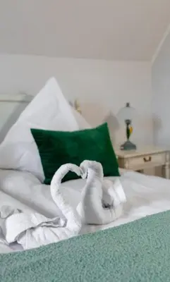 Ein Bett oder Betten in einem Zimmer der Unterkunft Landgasthaus Zum Engel