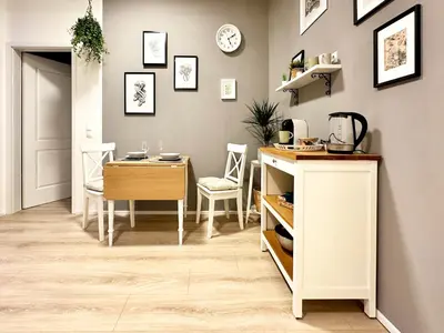 Küche/Küchenzeile in der Unterkunft COZEE - Cozy 1-room Apartment with Netflix