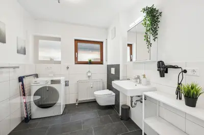 Ein Badezimmer in der Unterkunft Sali Homes Weingenuss Eichbrunnen - Zentral