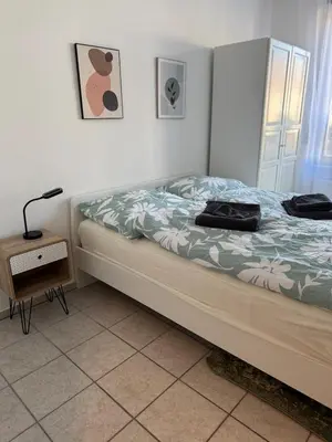 Ein Bett oder Betten in einem Zimmer der Unterkunft Helles APT Wiesbaden Mainz FFM 2 Schlafzimmer