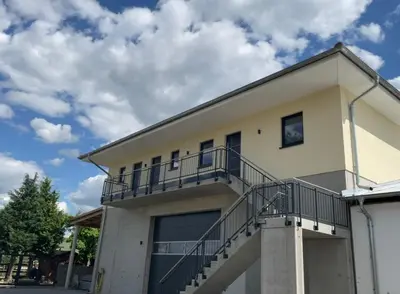 Das Gebäude in dem sich die Ferienwohnung befindet