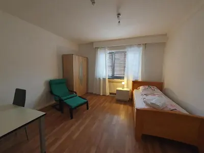 Ein Bett oder Betten in einem Zimmer der Unterkunft Helles, ruhiges Privatzimmer an der Uniklinik Mainz