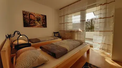 Ein Bett oder Betten in einem Zimmer der Unterkunft Gästewohnungen Enztal