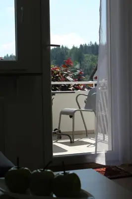 Ein Balkon oder eine Terrasse in der Unterkunft Gästewohnungen Enztal