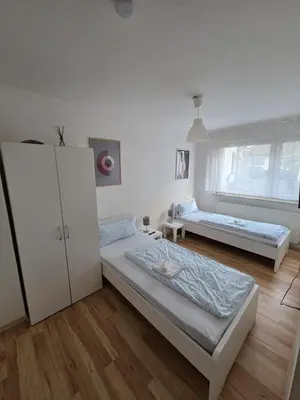 Ein Bett oder Betten in einem Zimmer der Unterkunft Apartment mit Wintergarten - Knielingen Industriepark