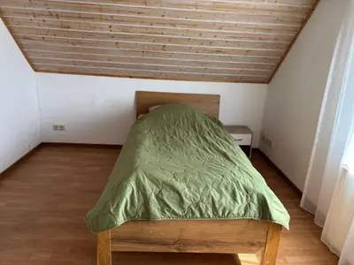 Ein Bett oder Betten in einem Zimmer der Unterkunft 2 Zimmer Monteur- und Ferienwohnung mit kleinen Wintergarten