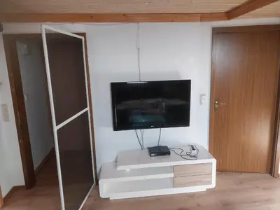TV/Unterhaltungsangebot in der Unterkunft 2 Zimmer Monteur- und Ferienwohnung mit kleinen Wintergarten