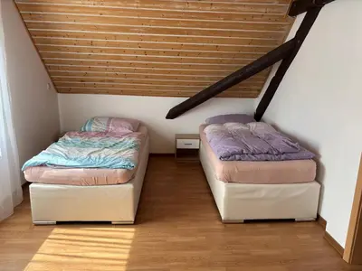 Ein Bett oder Betten in einem Zimmer der Unterkunft 2 Zimmer Monteur- und Ferienwohnung mit kleinen Wintergarten