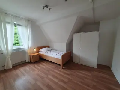 Ein Bett oder Betten in einem Zimmer der Unterkunft Privatzimmer an der Universitätsklinik Mainz