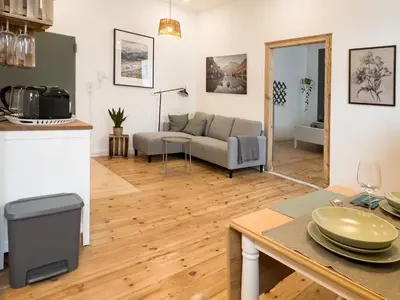 Ein Sitzbereich in der Unterkunft COZEE - Cozy 2-room Apartment with Netflix