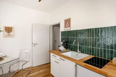 Küche/Küchenzeile in der Unterkunft Gemütliche Ferienwohnung in Weinbergnähe & Tiefgarage