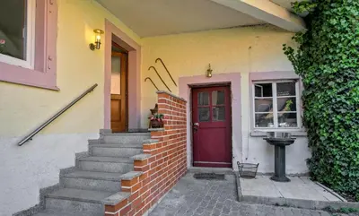 Eine Fassade oder ein Eingang zu FeWo Römerweg