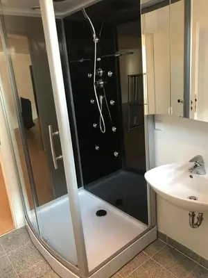 Ein Badezimmer in der Unterkunft Souterrain Loft nah am St Leoner See