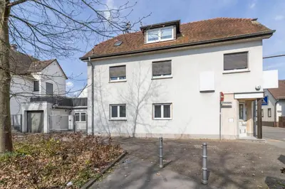 Das Gebäude in dem sich die Ferienwohnung befindet